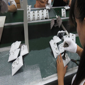 go-no-go test for power socket outlet