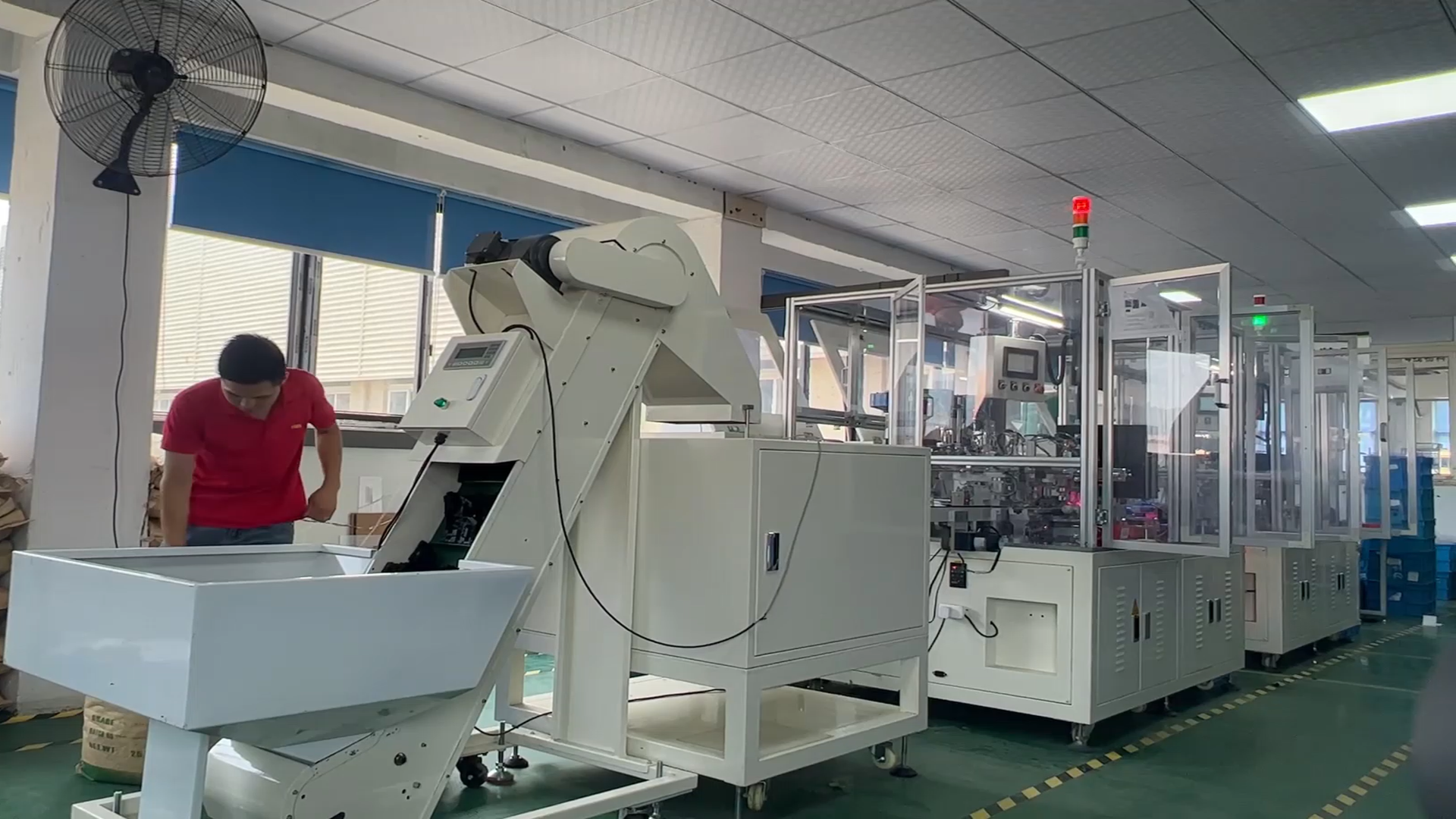 switch socket automatic assembly workshop.png