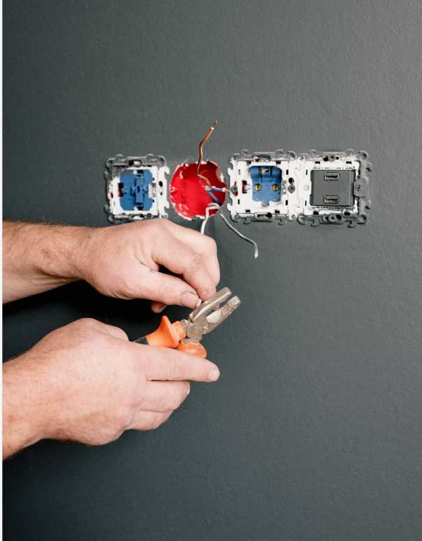 Which wire connection mode light switch is safer?